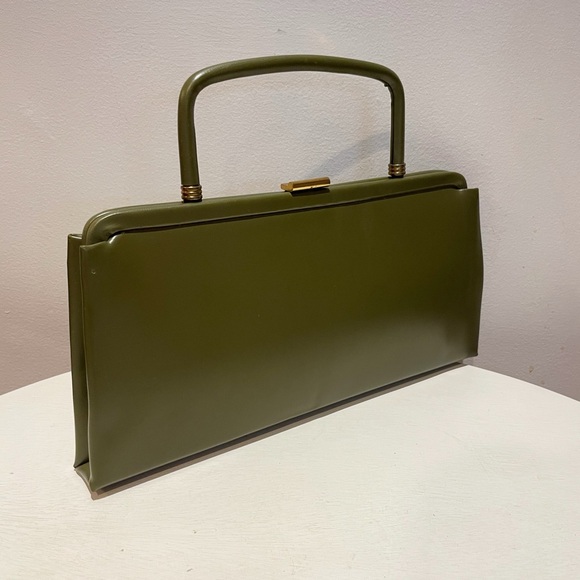 SOLD🚫Vintage 60s Pea Green Vinyl Top Handle/Clutch with Gold Tone Clasp - Picture 3 of 12